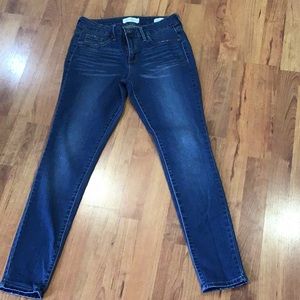 Jessica Simpson Jeans size 28. Inseam 28